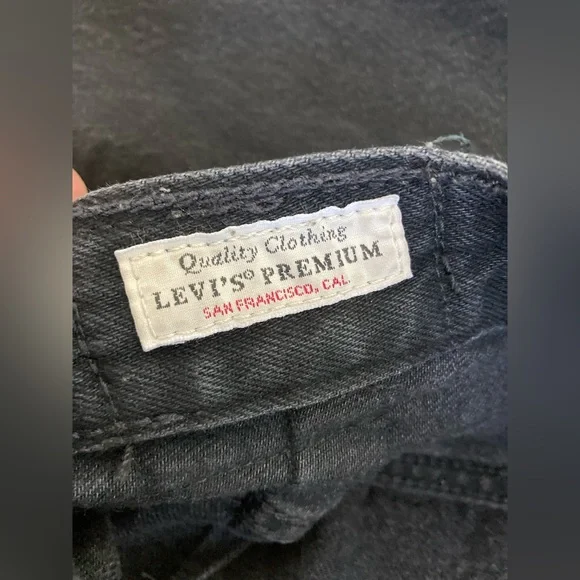 Levi’s High Loose Denim TAILORED Jeans - Black, size 27 W x 31 L - Picture 4 of 4